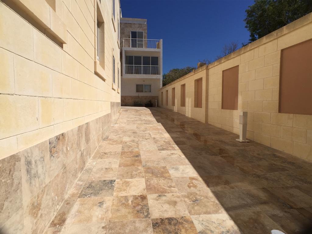 GozoWindmill Apartments Qala Esterno foto
