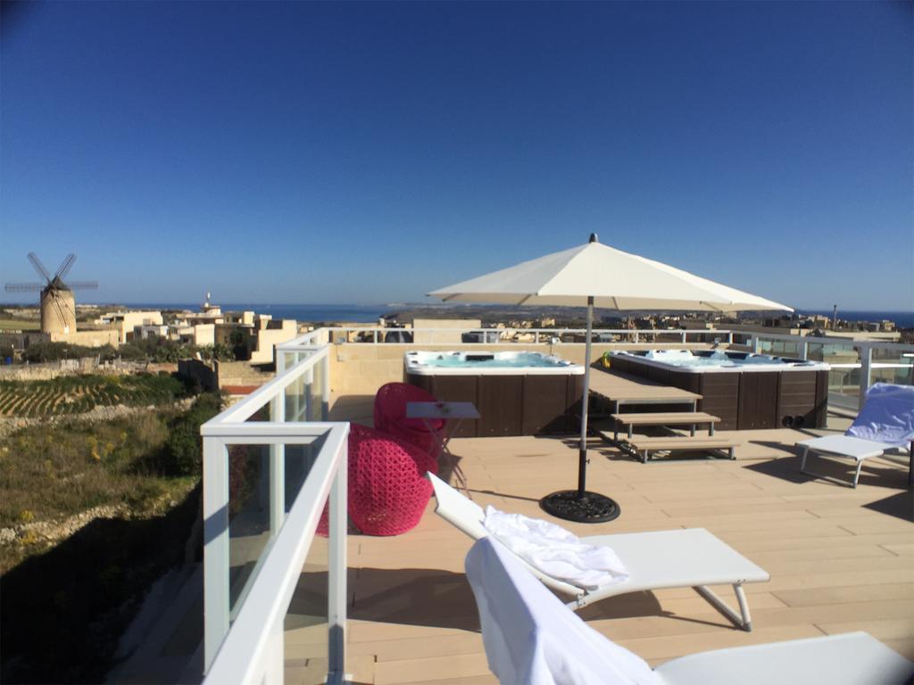 GozoWindmill Apartments Qala Esterno foto